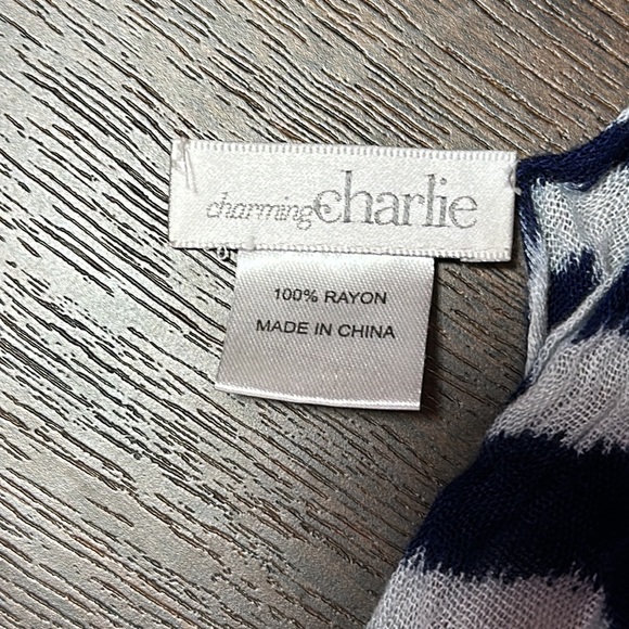 Charming Charlie Chevron Navy & White infinity scarf One Size - Picture 4 of 4